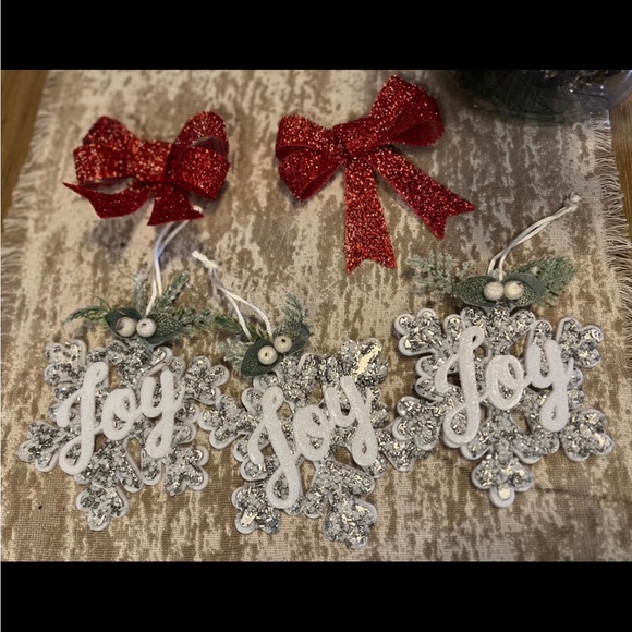Sparkling Silver Holiday Decor Set - Picture 4 of 5